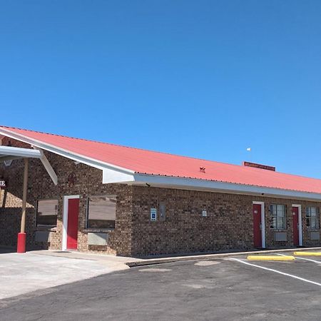 Hillcrest Inn & Suites オゾナ エクステリア 写真