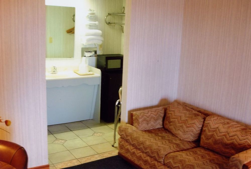 Hillcrest Inn & Suites オゾナ 部屋 写真
