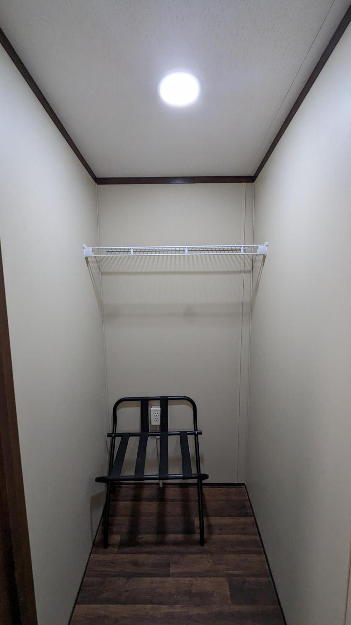 Hillcrest Inn & Suites オゾナ エクステリア 写真