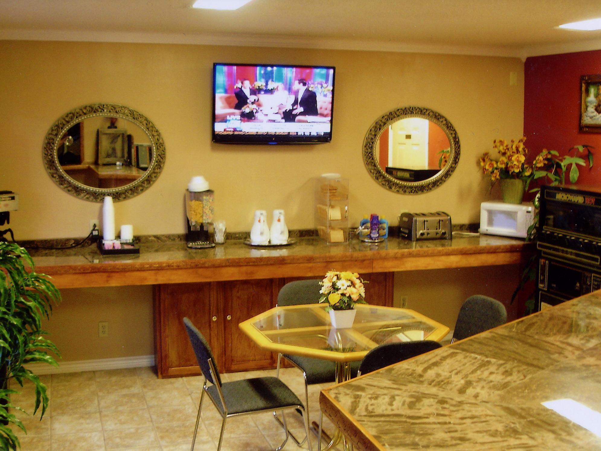 Hillcrest Inn & Suites オゾナ エクステリア 写真