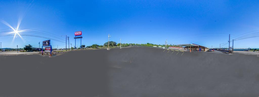 Hillcrest Inn & Suites オゾナ エクステリア 写真
